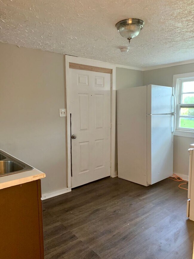 Building Photo - 308 N 14th St