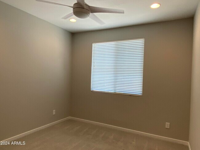 Building Photo - 3544 E Sands Dr