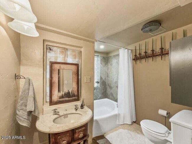 Building Photo - 100 E Glade Ln