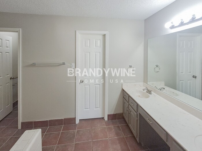 Building Photo - 7120 La Casa Dr