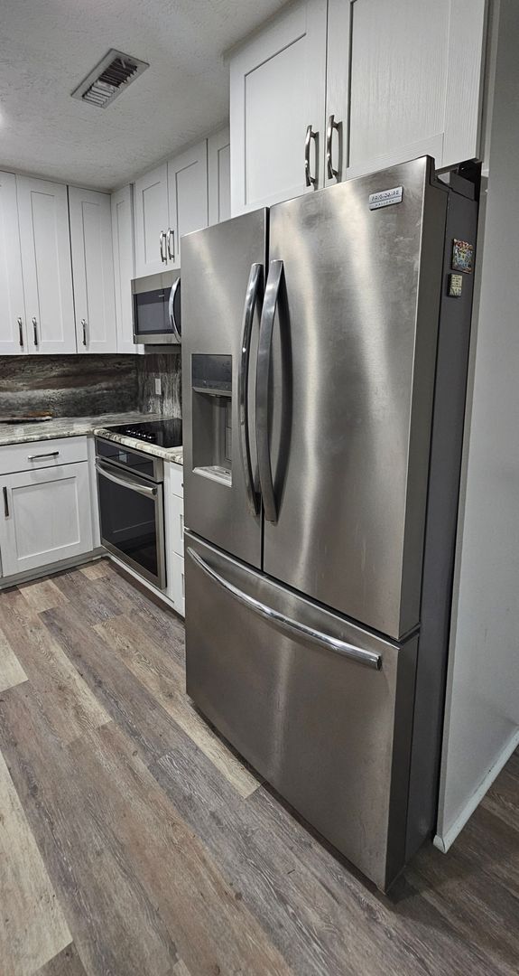 Building Photo - Charming 3-Bedroom Home on Spacious ¾ Acre...