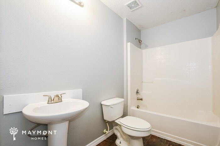 Building Photo - 604 Muskrat Dr