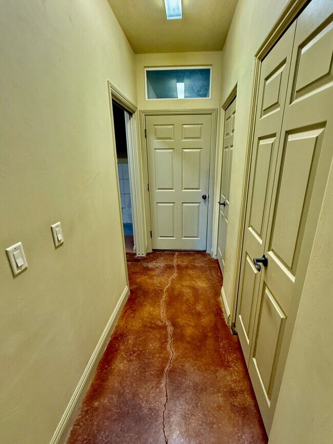 Building Photo - VIEWS in Toquerville Four Bedroom