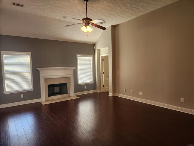 Building Photo - 714 Briarcliff Pl