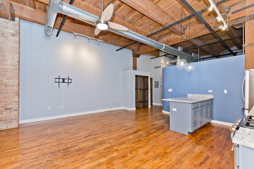 Building Photo - 1500 W Monroe St