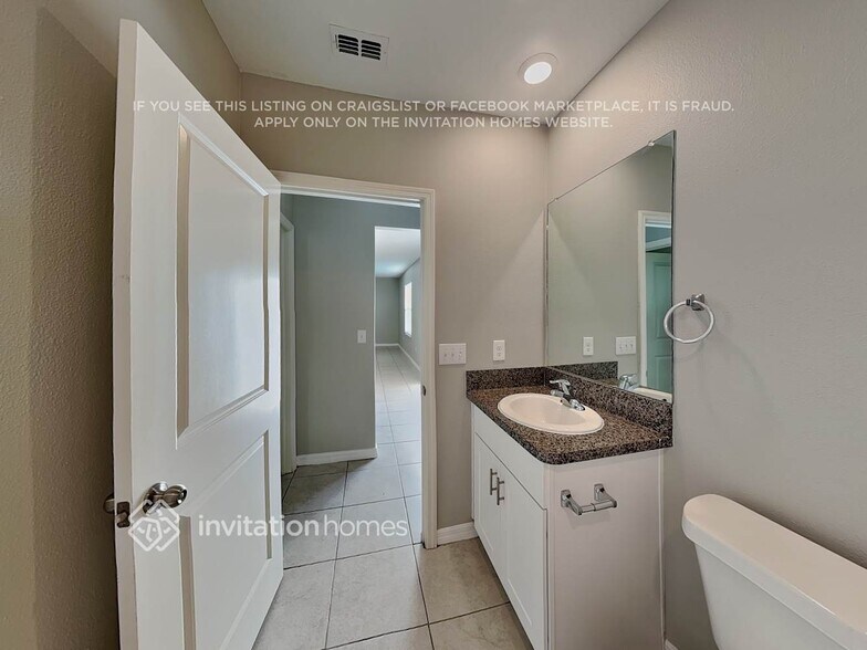 Building Photo - 1576 Blue Rose Dr