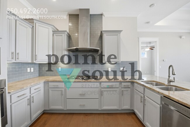 Building Photo - 26 E Pine Lands Lp