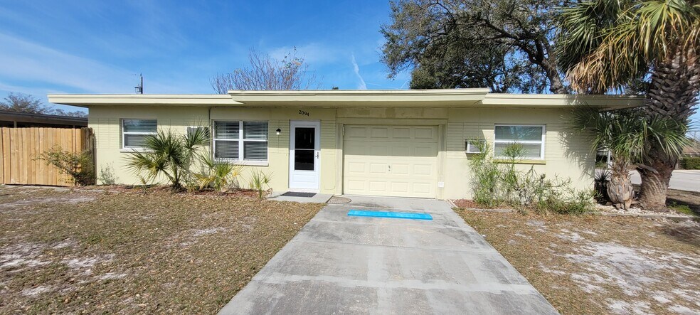 Building Photo - 308 Gunn Ave