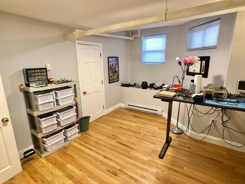 Building Photo - 592 Centre St