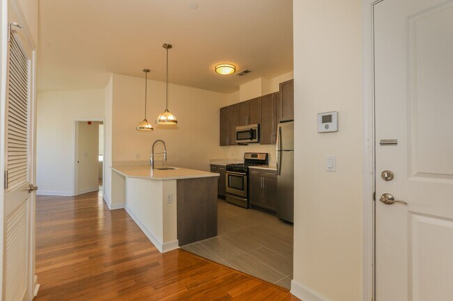 Building Photo - 2/Bedroom 2/ Full Bath - A+ Waterfront Location Near Ferry