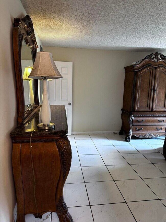 Building Photo - 6200 S Falls Cir Dr