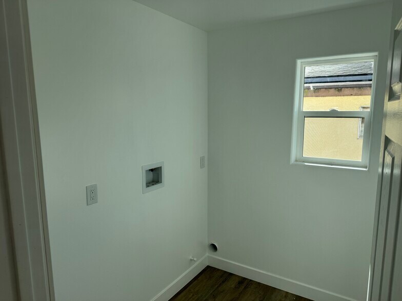 Building Photo - 376 Ramona Dr