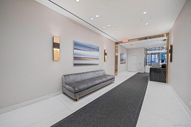 Building Photo - 150 W 51st St