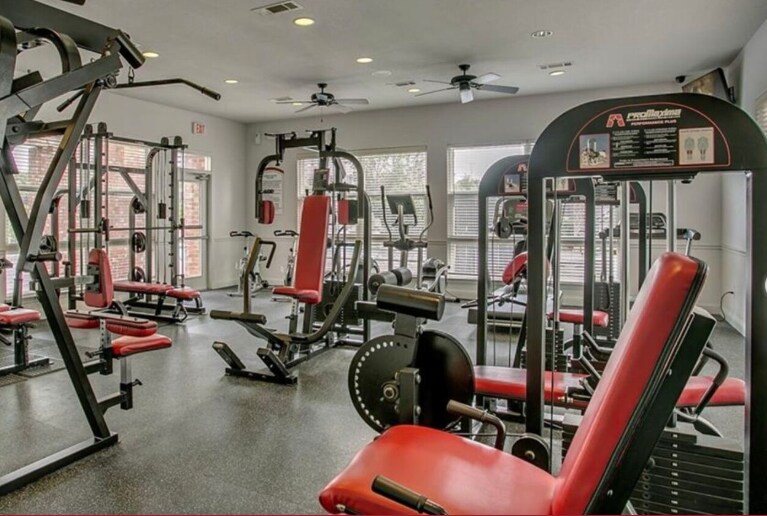 Building Photo - 600 13th St E