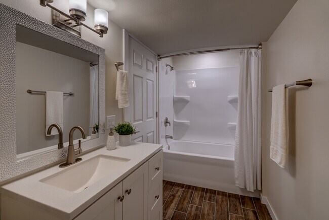 Building Photo - 211 Parkway Dr