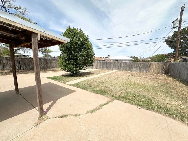 Building Photo - 3 Bedroom 2 Bathroom For Rent