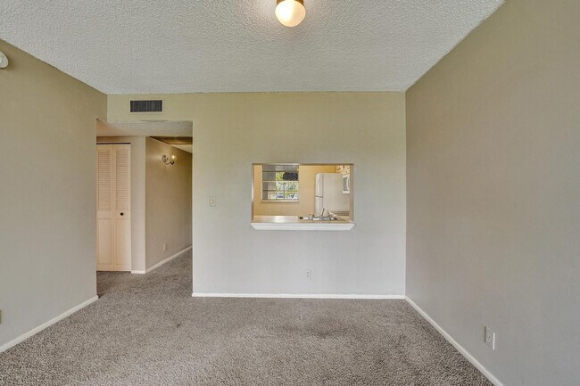 Building Photo - 9440 Poinciana Pl