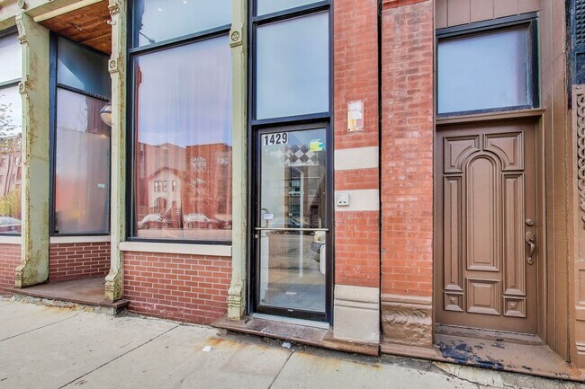 Building Photo - 1429 W. Grand(AKA 1117 Hoyne)