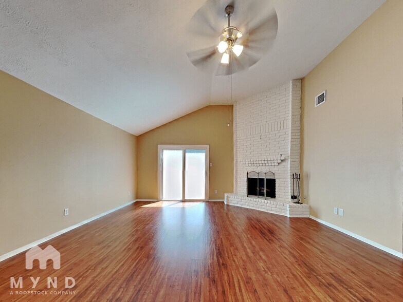 Building Photo - 8111 Valeta Dr