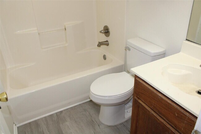 Building Photo - 1706 Caravan Trail