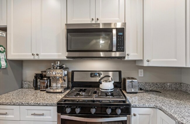 Building Photo - 38 Perham St