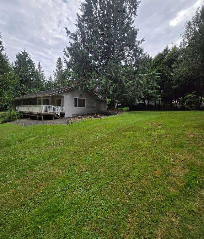 Building Photo - ***PENDING APPLICATION***Single Level 3 Bedroom, 2.5 Bath Spacious Home For Rent in Port Ludlow!