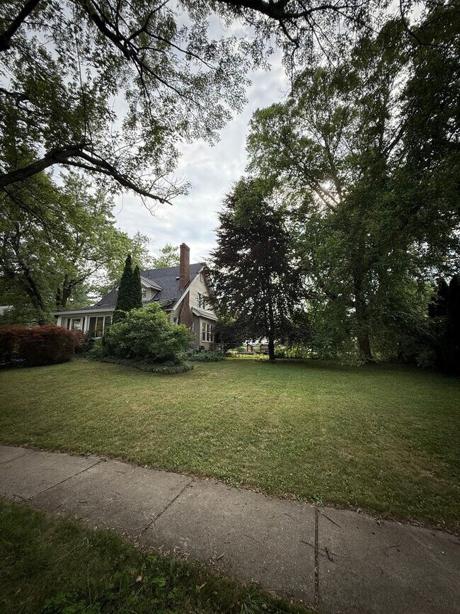 Building Photo - Charming 3BR House in Waterford