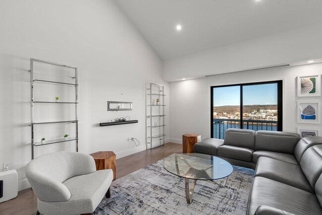 Building Photo - 65 Lake Ave