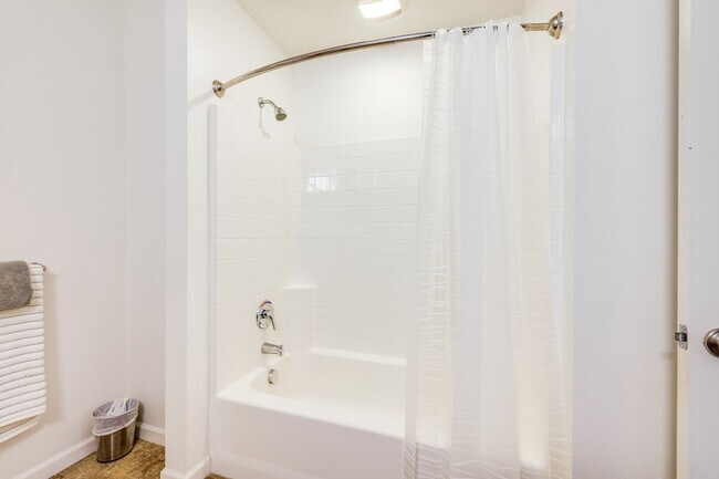 Building Photo - 140 Ivy Ave