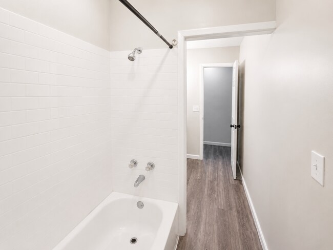 Building Photo - Beautifully Renovated 4BR Retreat with Spacious Yard in North Columbus