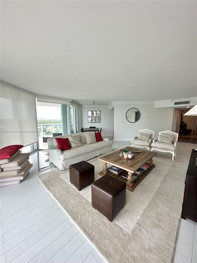 Building Photo - 16500 Collins Ave