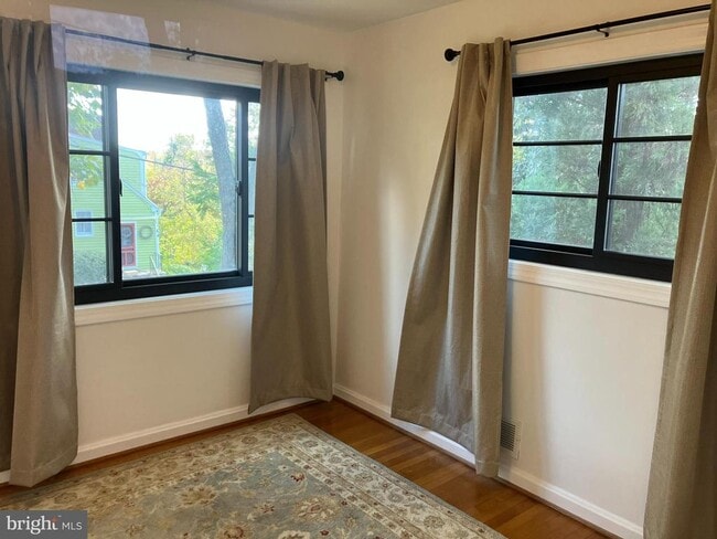 Building Photo - 6008 Bryn Mawr Ave