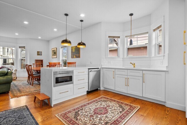 Building Photo - 38 Chester St