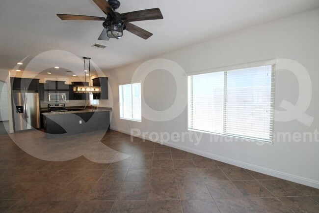 Building Photo - 1686 W Paisley Dr