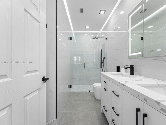 Building Photo - 4851 Bonsai Cir