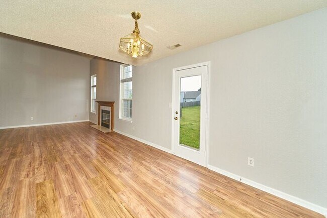 Building Photo - Sweet 3 Bedroom 2.5 Bath in Popular Maple Grove Estates