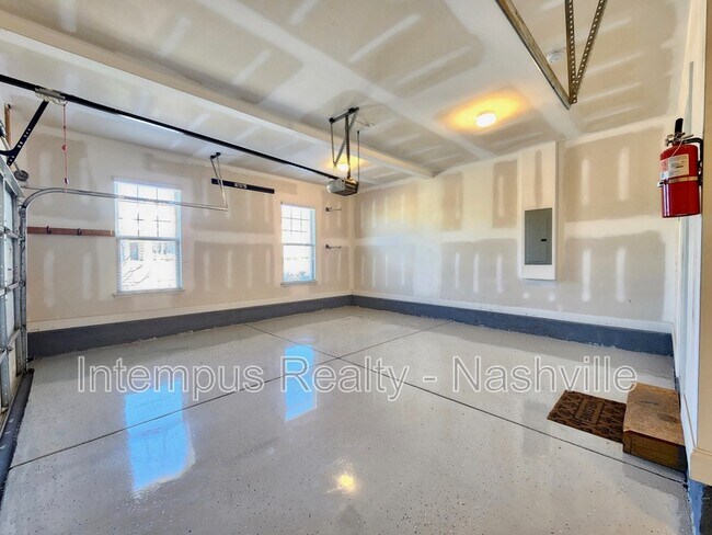 Building Photo - 1005 Maleventum Way