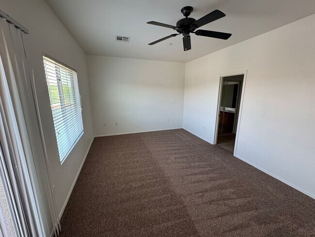 Building Photo - 4 Bedroom - 3.5 Bath Townhome in Gilbert