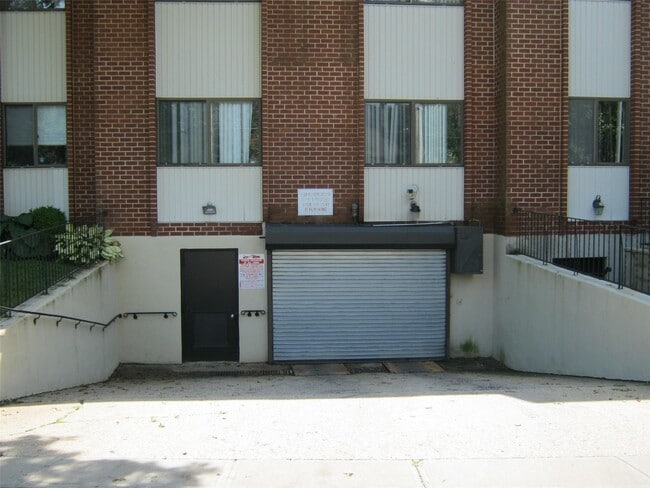 Building Photo - 627 Chestnut St