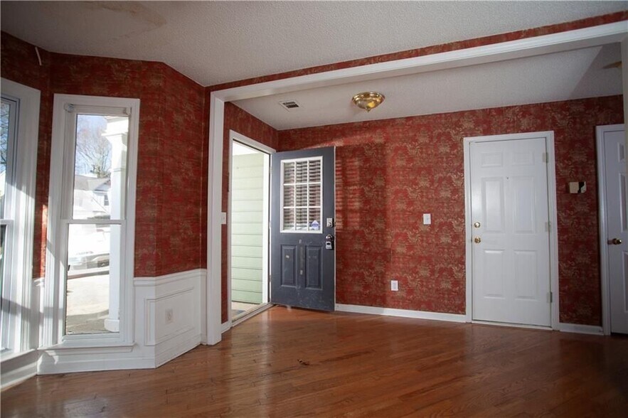 Building Photo - 2825 Binghampton Ln