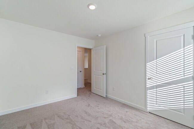 Building Photo - 7650 Belhaven Ln