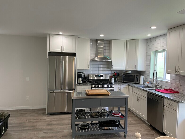 Building Photo - 847 Carolina St