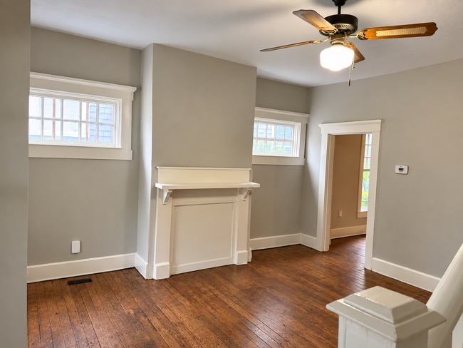 Building Photo - 421 Steele St