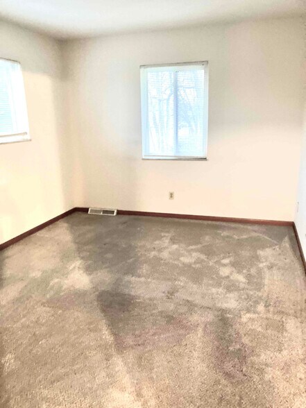 Building Photo - 3020 Carskaddon Ave