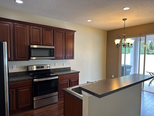 Building Photo - 627 Aeolian Dr