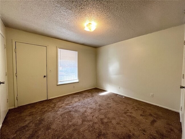 Building Photo - 592 N Betty Jo Dr