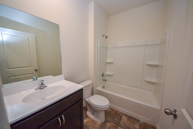 Building Photo - DR Horton built home in 2021; 4 bed, 2 bath home in Atoka.