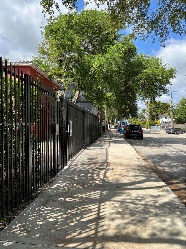 Building Photo - 544 NE 62nd St