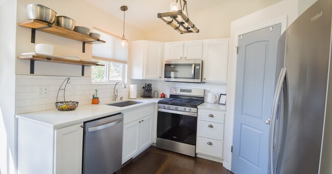 Building Photo - 1487 N Quincy Ave