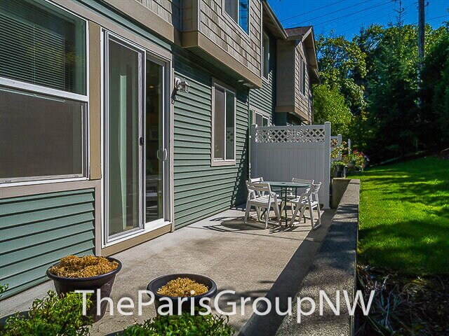 Building Photo - Remarkable River Ridge TH * 3br+Bonus * 2car Garage *Outdoor Rec